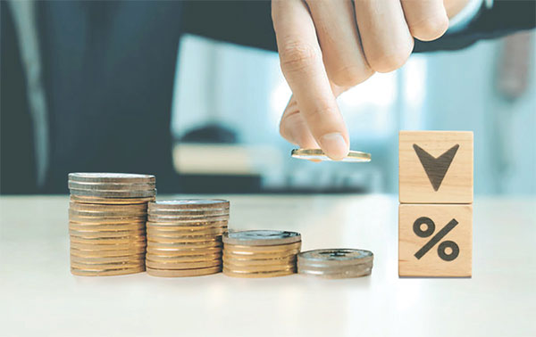 營業稅法進項稅額不得扣抵之探討與修法芻議——以交際費與乘人小汽車為例