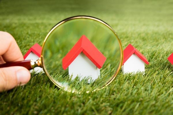 房屋稅條例及土地稅法函令釋示：取得居留證者居留處適用自用住宅稅率