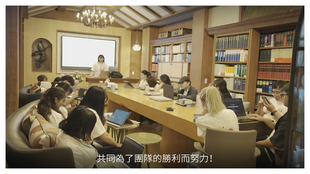 文書報告分組討論,營員相互切磋腦力激盪,